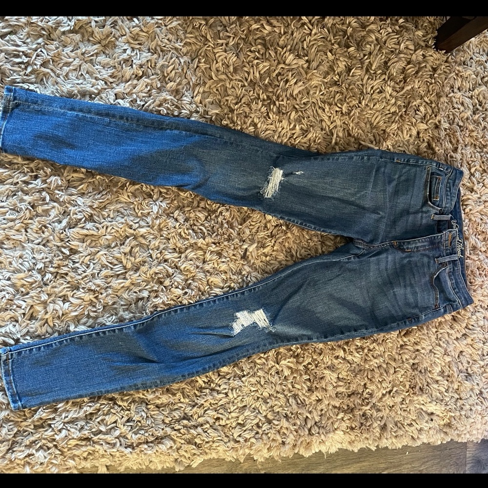 Ripped skinny jeans